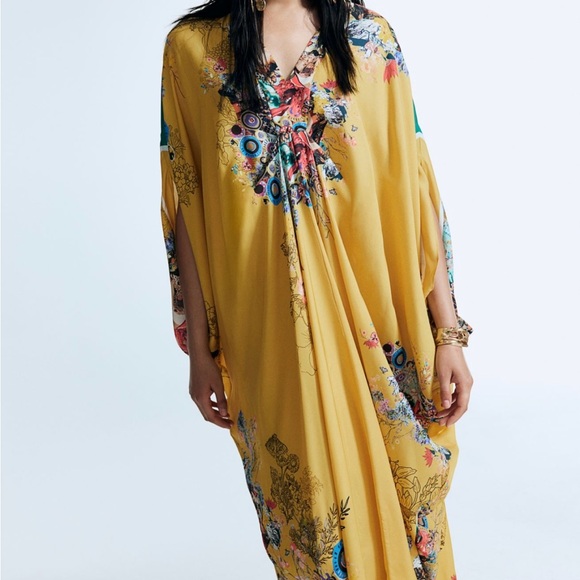 Anamika Khanna x H&M kaftan - Picture 4 of 6